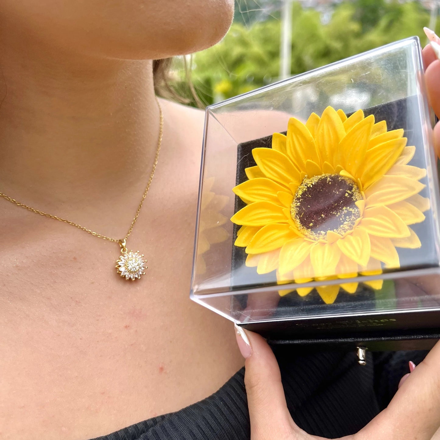 Collar Girasol En Baño De Oro 18K + Caja de Regalo Premium 🎁