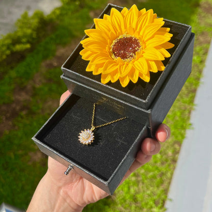 Collar Girasol En Baño De Oro 18K + Caja de Regalo Premium 🎁